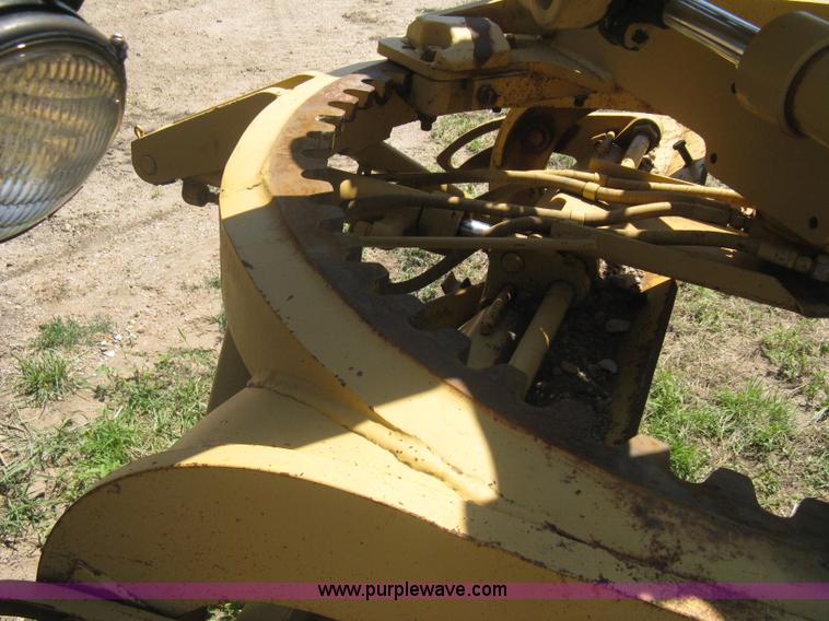 image for item A6441 1983 Caterpillar 120G motor grader