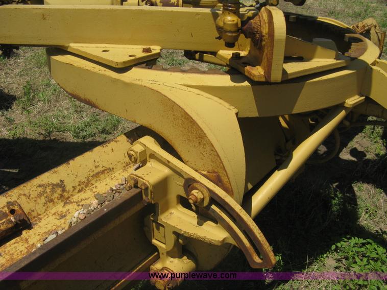image for item A6441 1983 Caterpillar 120G motor grader