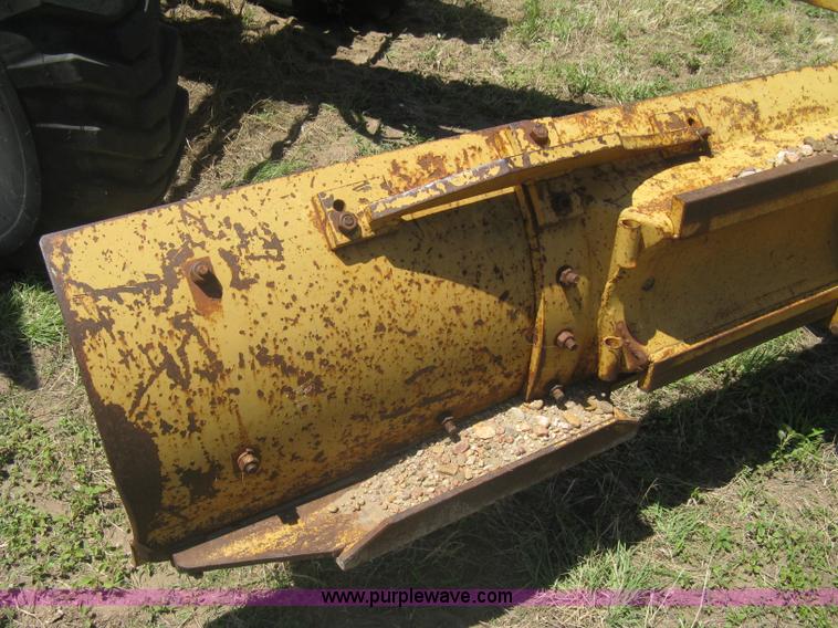 image for item A6441 1983 Caterpillar 120G motor grader