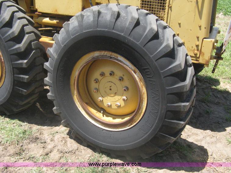 image for item A6441 1983 Caterpillar 120G motor grader