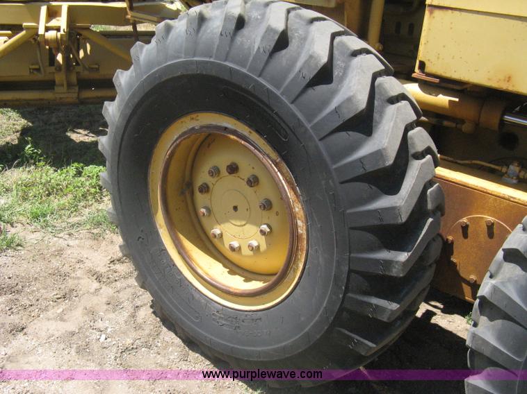 image for item A6441 1983 Caterpillar 120G motor grader