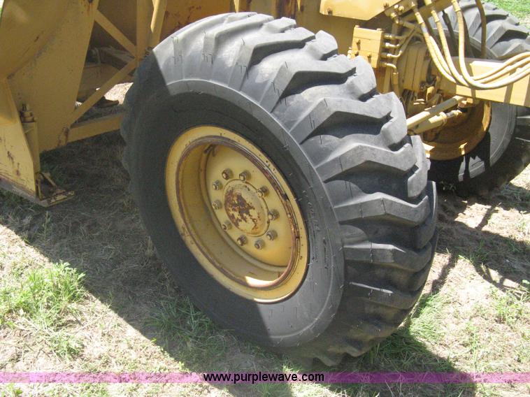image for item A6441 1983 Caterpillar 120G motor grader