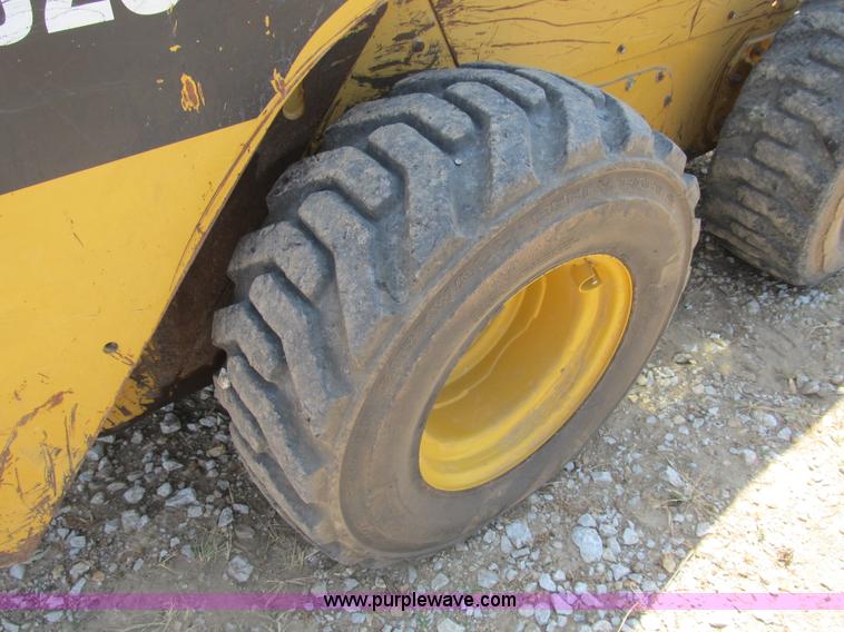 image for item B2730 2009 Caterpillar 262C skid steer