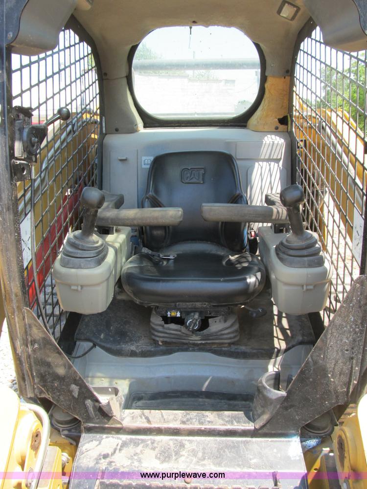 image for item B2730 2009 Caterpillar 262C skid steer