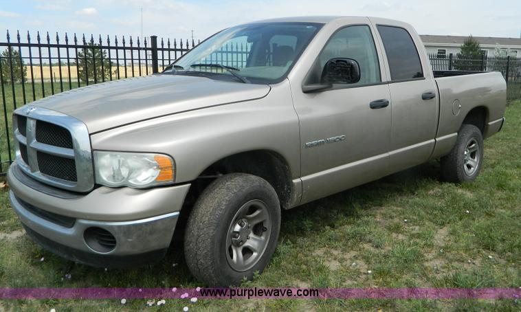 image for item B3749 2004 Dodge Ram 1500 Crew Cab pickup truck