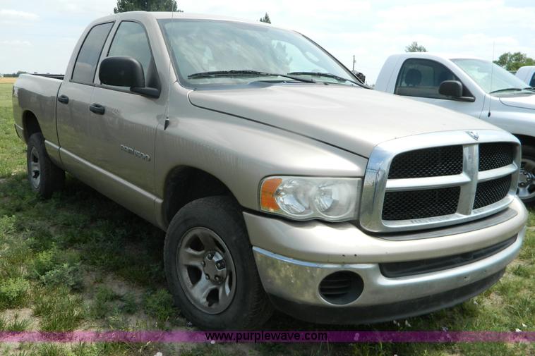 image for item B3749 2004 Dodge Ram 1500 Crew Cab pickup truck
