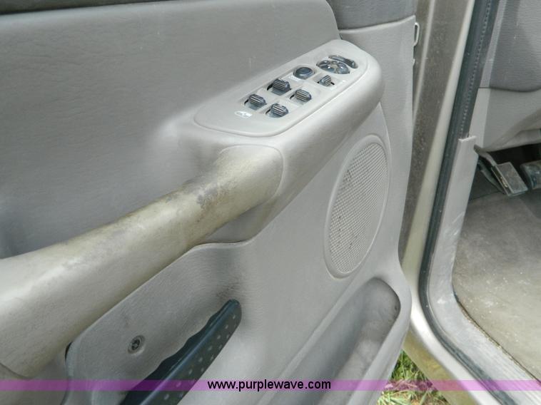 image for item B3749 2004 Dodge Ram 1500 Crew Cab pickup truck