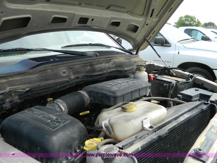 image for item B3749 2004 Dodge Ram 1500 Crew Cab pickup truck