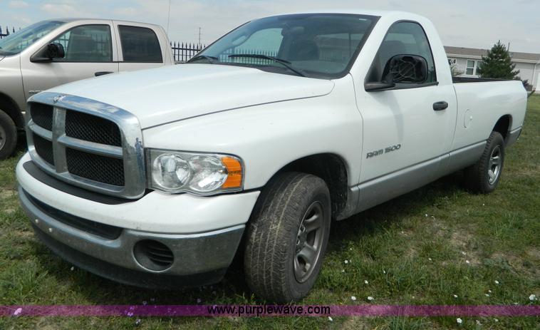 image for item B3750 2004 Dodge Ram 1500 pickup truck