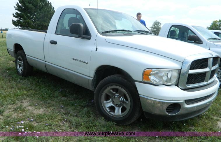 image for item B3750 2004 Dodge Ram 1500 pickup truck