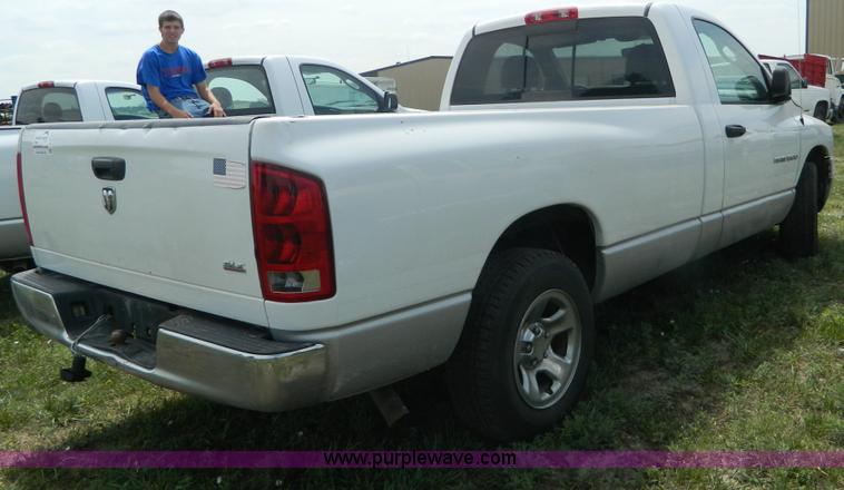 image for item B3750 2004 Dodge Ram 1500 pickup truck