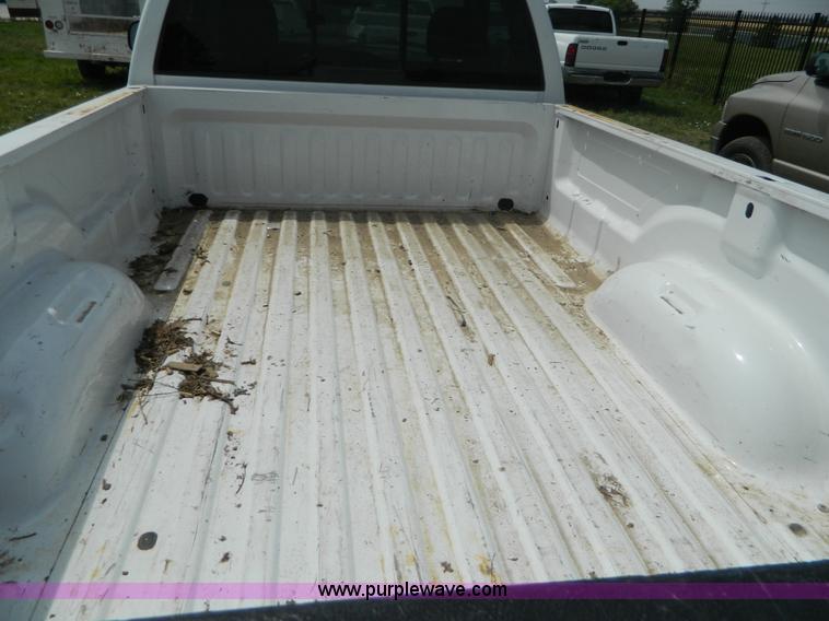 image for item B3750 2004 Dodge Ram 1500 pickup truck