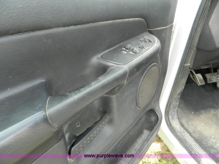 image for item B3750 2004 Dodge Ram 1500 pickup truck