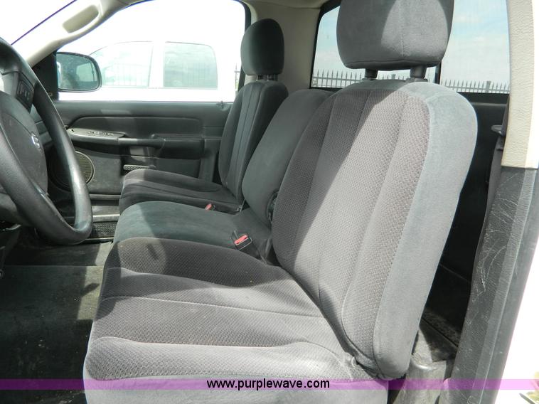 image for item B3750 2004 Dodge Ram 1500 pickup truck