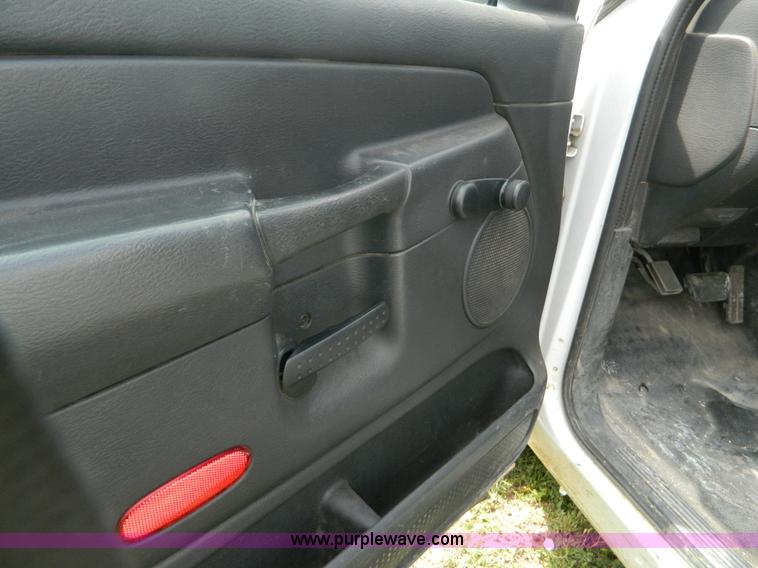 image for item B3751 2004 Dodge Ram 1500 pickup truck