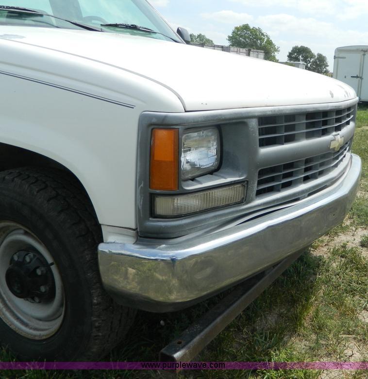 image for item B3753 1994 Chevrolet 2500 utility pickup truck