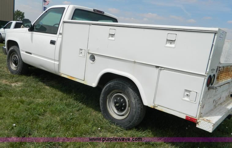 image for item B3753 1994 Chevrolet 2500 utility pickup truck