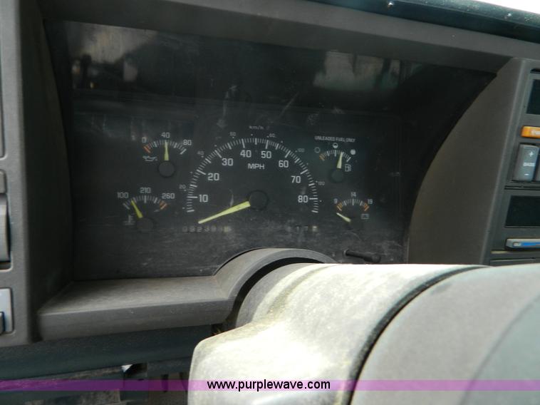 image for item B3753 1994 Chevrolet 2500 utility pickup truck