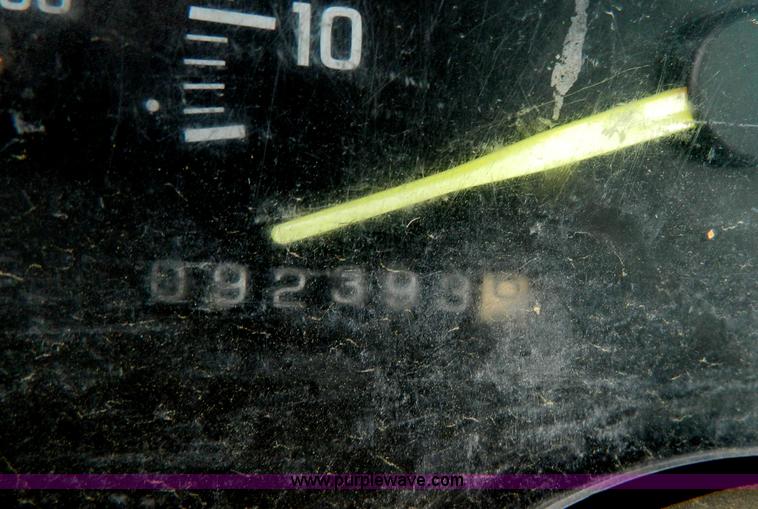 image for item B3753 1994 Chevrolet 2500 utility pickup truck