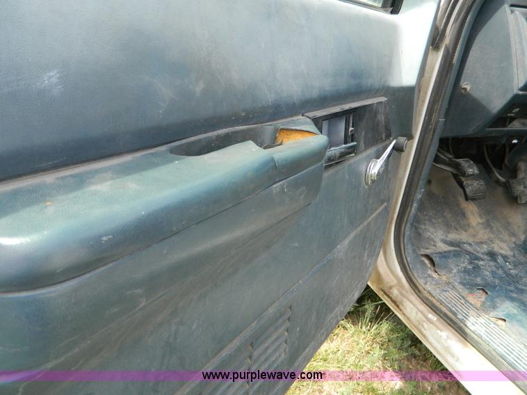 image for item B3753 1994 Chevrolet 2500 utility pickup truck