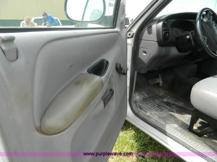 image for item B3754 2001 Dodge Ram 1500 pickup truck