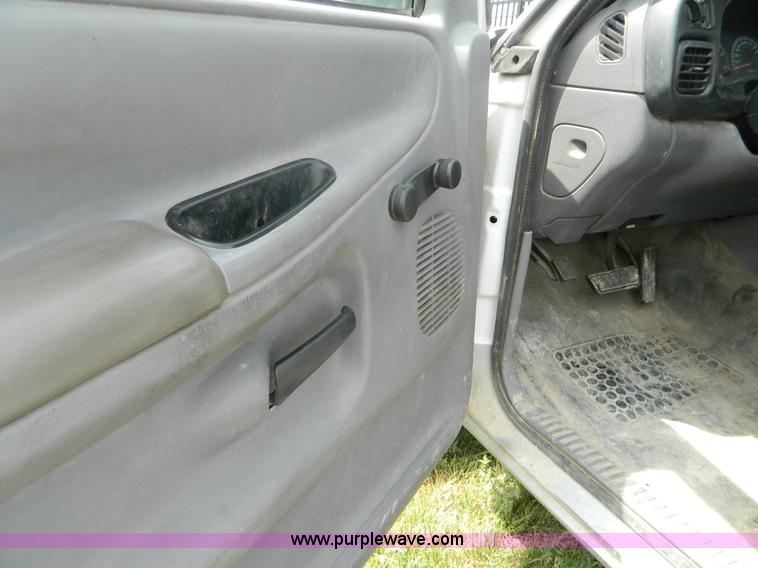 image for item B3755 2001 Dodge Ram 1500 pickup truck