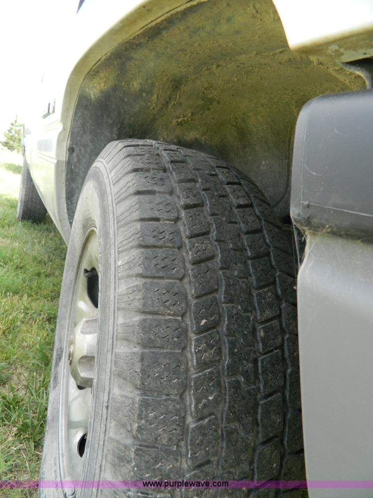 image for item B3755 2001 Dodge Ram 1500 pickup truck