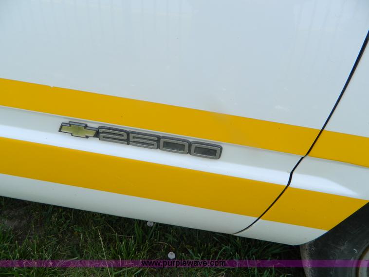 image for item B3756 1997 Chevrolet Chyenne 2500 utility pickup truck
