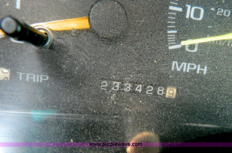 image for item B3756 1997 Chevrolet Chyenne 2500 utility pickup truck