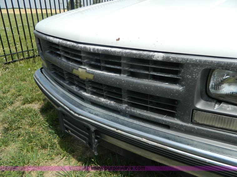 image for item B3756 1997 Chevrolet Chyenne 2500 utility pickup truck