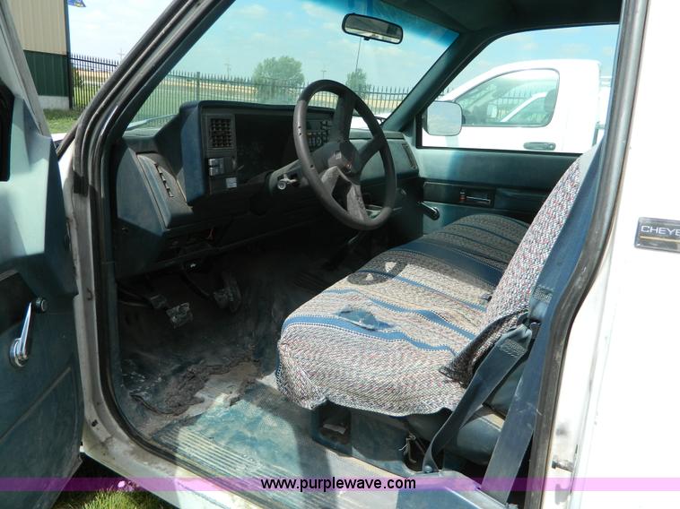 image for item B3758 1994 Chevrolet 2500 utility pickup truck