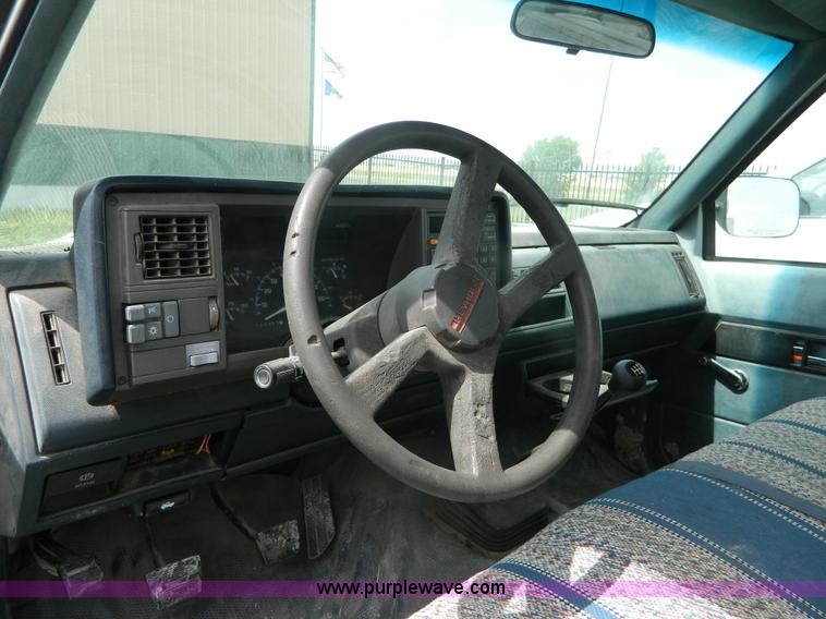 image for item B3758 1994 Chevrolet 2500 utility pickup truck