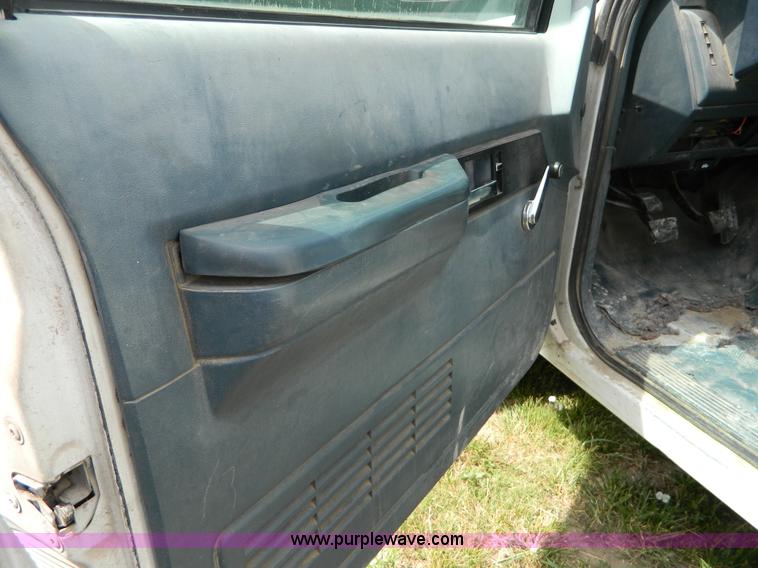 image for item B3758 1994 Chevrolet 2500 utility pickup truck