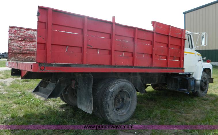 image for item B3759 1974 Ford F700 dump truck