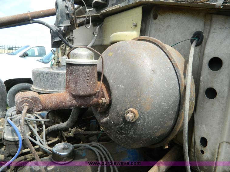 image for item B3759 1974 Ford F700 dump truck