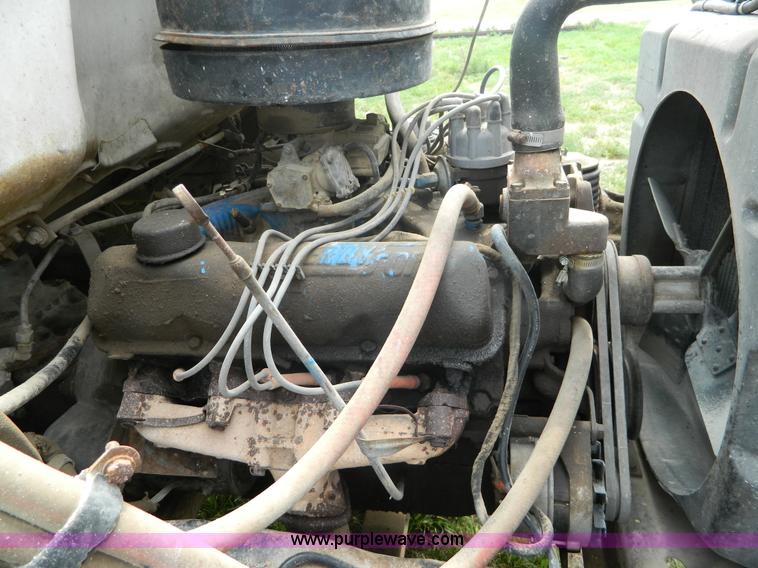 image for item B3759 1974 Ford F700 dump truck