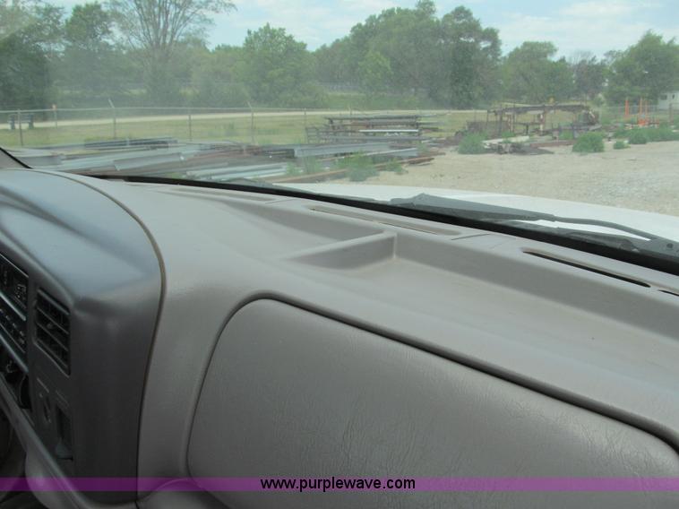 image for item B5150 2001 Ford F250 XL Super Duty pickup truck