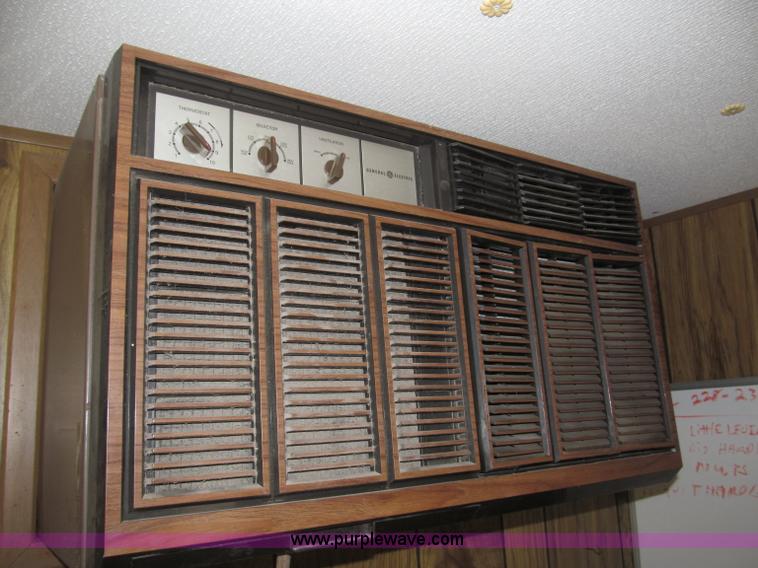 image for item B5152 1990 Miller 32' mobile office trailer