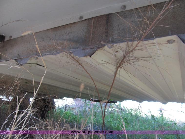 image for item B5152 1990 Miller 32' mobile office trailer