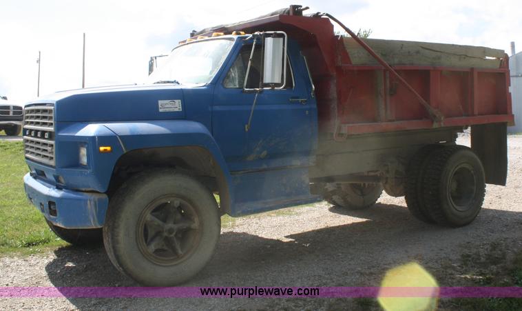 image for item B6705 1980 Ford F700 dump truck