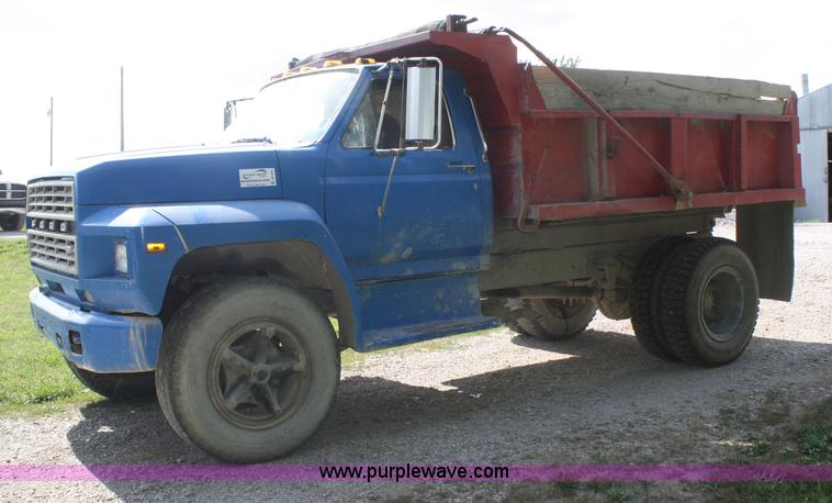 image for item B6705 1980 Ford F700 dump truck