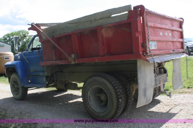 image for item B6705 1980 Ford F700 dump truck