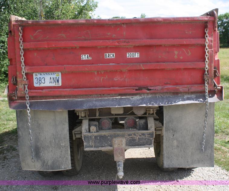 image for item B6705 1980 Ford F700 dump truck