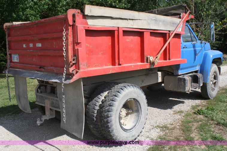 image for item B6705 1980 Ford F700 dump truck