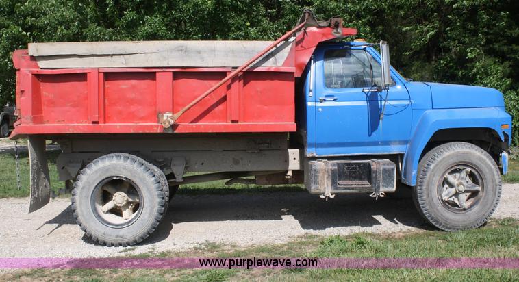 image for item B6705 1980 Ford F700 dump truck