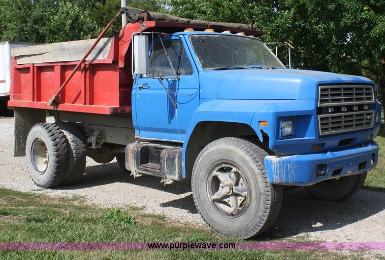 image for item B6705 1980 Ford F700 dump truck