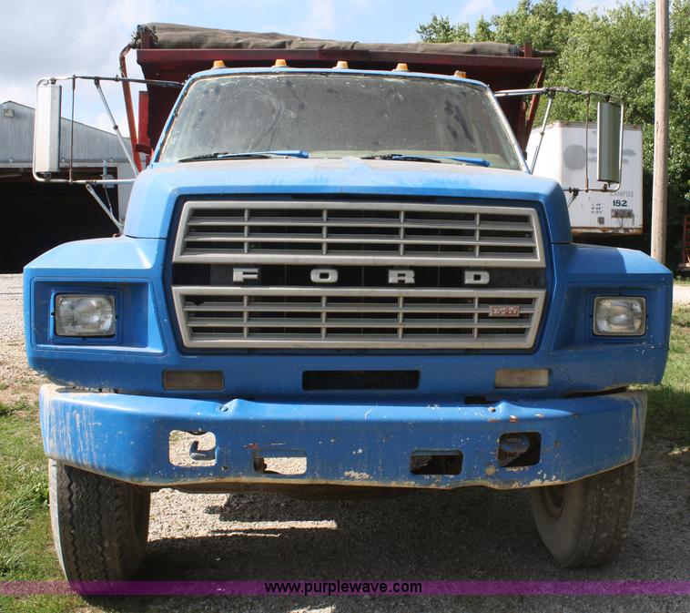 image for item B6705 1980 Ford F700 dump truck