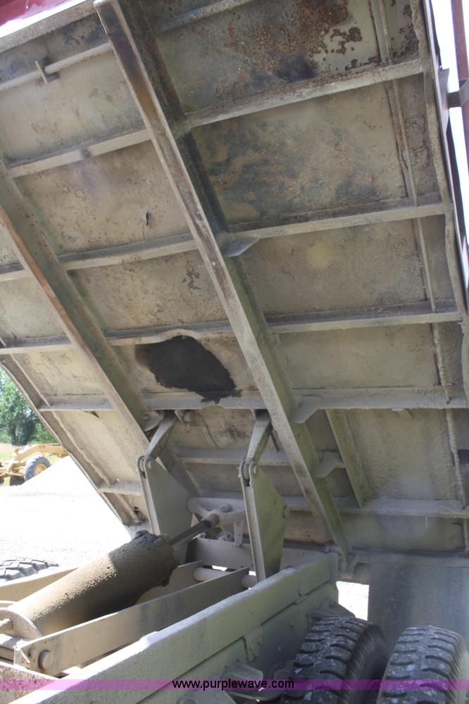 image for item B6705 1980 Ford F700 dump truck