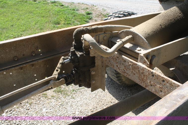 image for item B6705 1980 Ford F700 dump truck