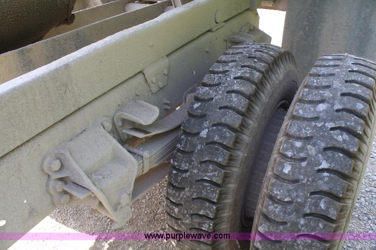 image for item B6705 1980 Ford F700 dump truck